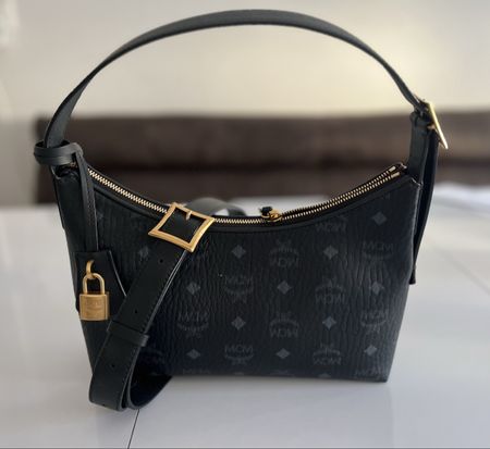 Original MCM Aren Shoulder Bag schwarz, kaum getragen