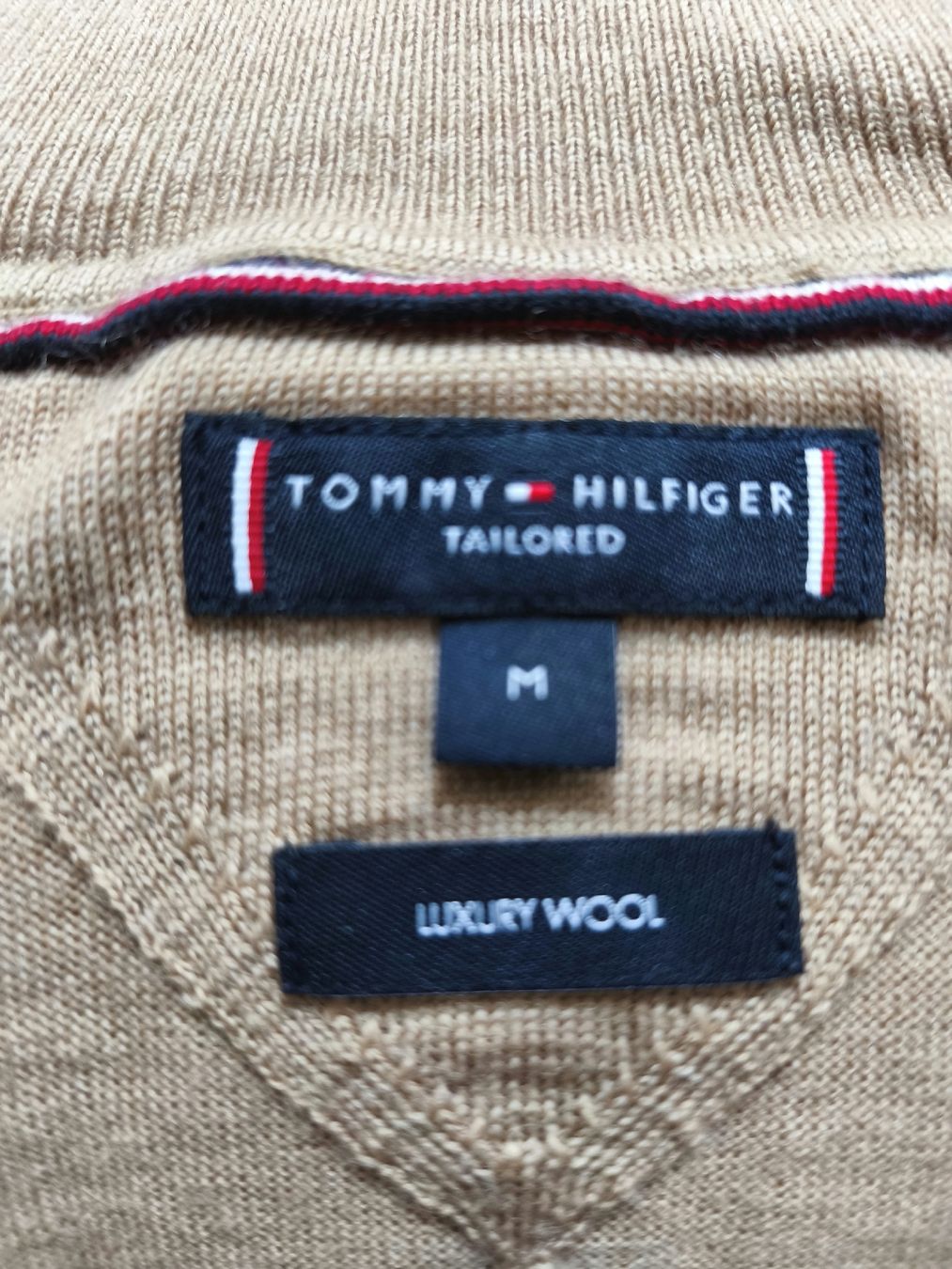 Tommy Hilfiger Maglioni & Felpe: Tommy Hilfiger Rollkragenpullover, Gr. M, eng geschnitten. – Usato da Winterthur venduto da leovale 1