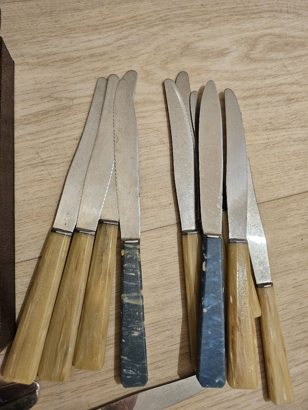 Posate: Couteaux vintage avec coffret – Usato da La Joux FR venduto da car_ck96 3
