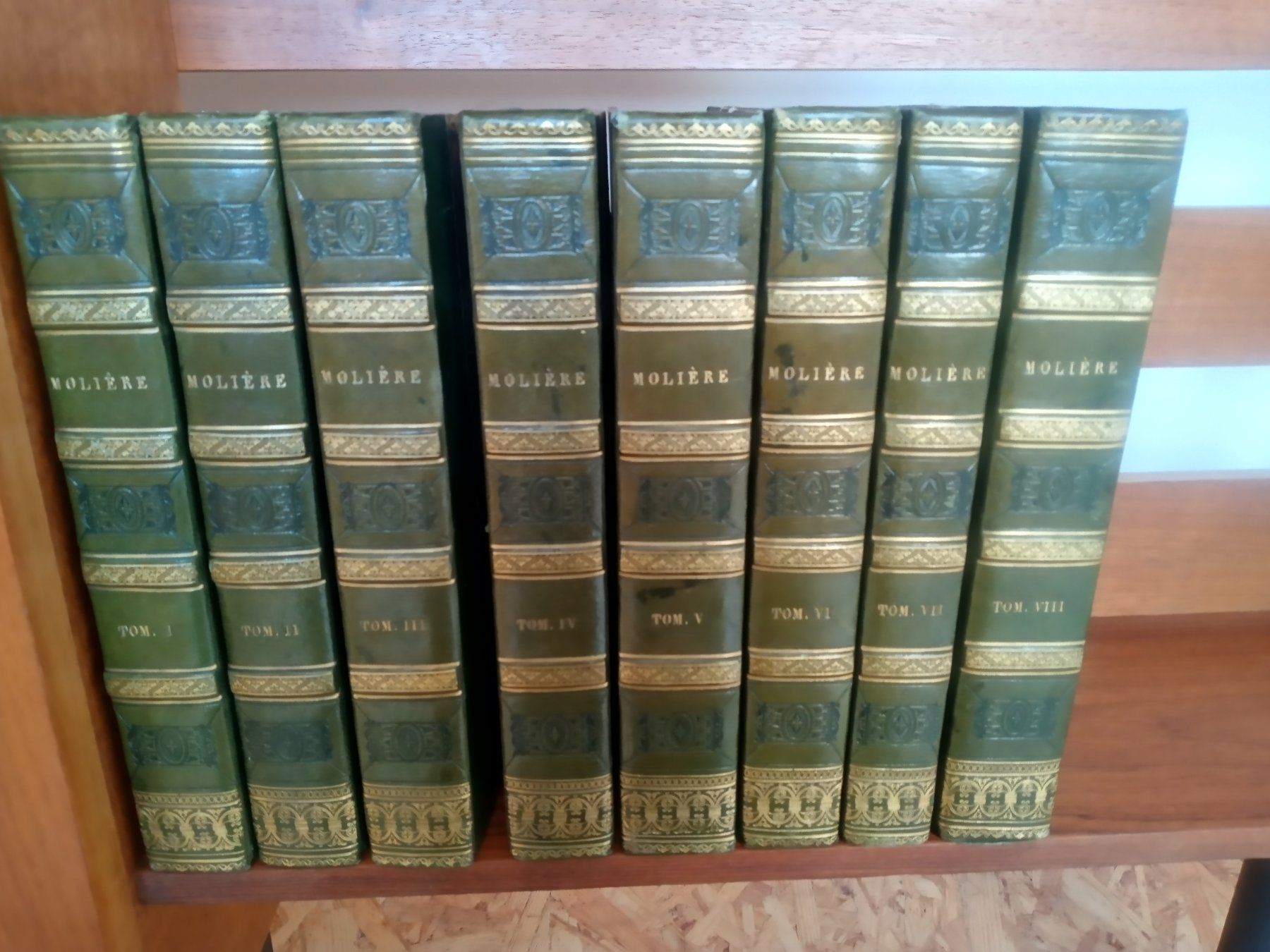 Libri: Oeuvres Complètes De Molière Avec Les Notes 1824-26 – Usato da Prez-vers-Siviriez venduto da Monija70