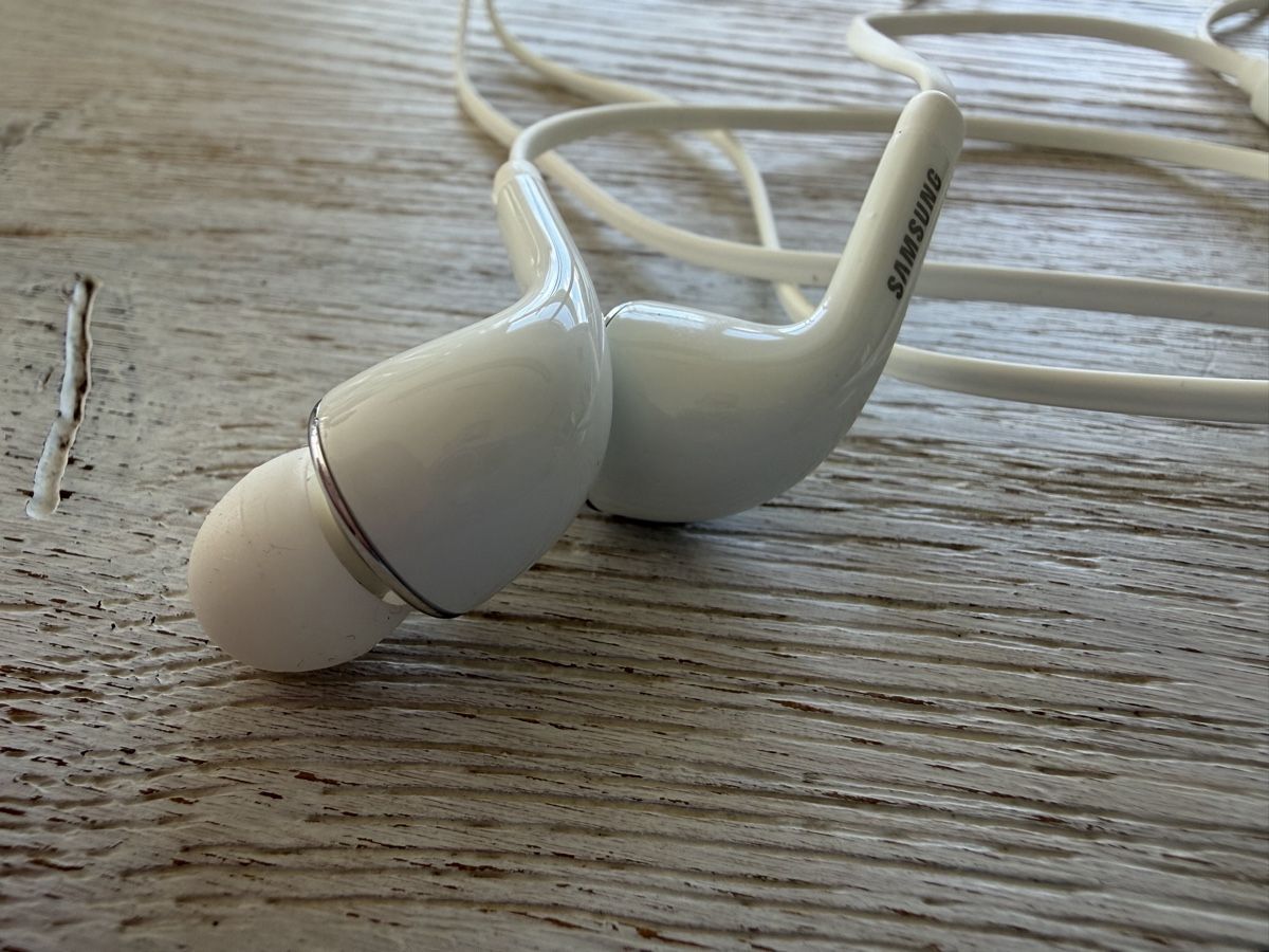 Samsung Cuffie: Original Samsung In-ear Kopfhörer weiss – Usato da Adliswil venduto da Stardust11 1