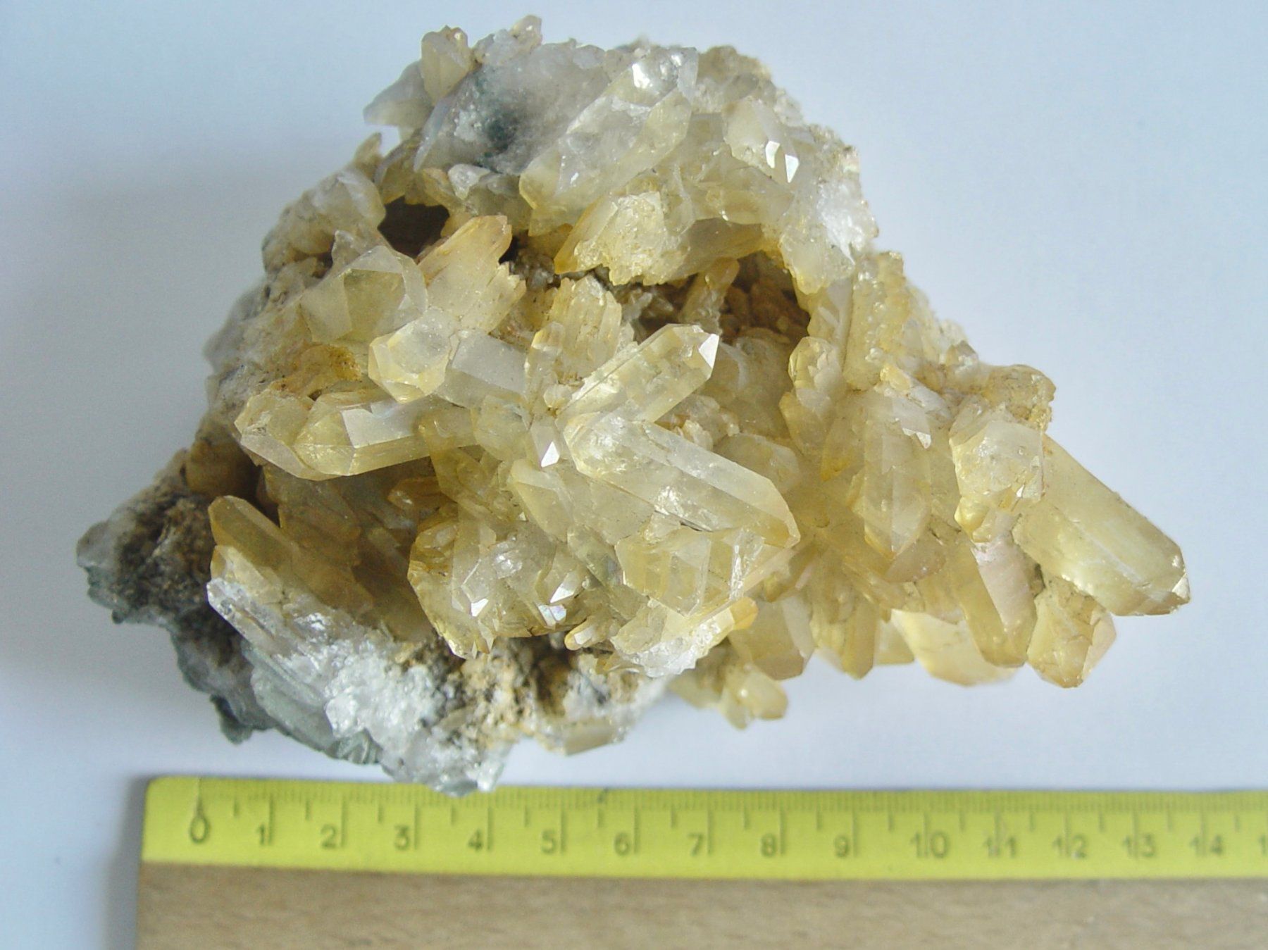 Minerali & Pietre curative: Mineral (Quarz) – Usato da Henggart venduto da gernli 3