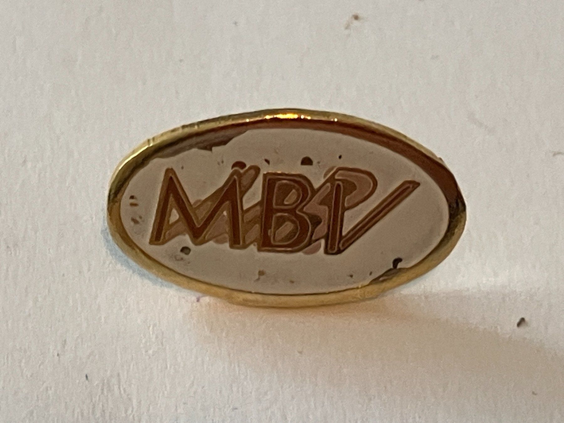 Placchette & Badge: 1 Pin MBV – Usato da Basel venduto da djwwpp
