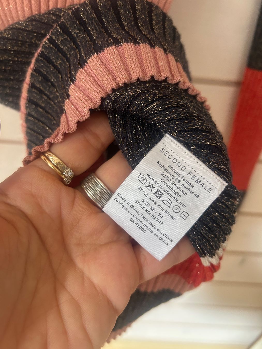 Pullover & Sweatshirts: Second Female Pullover - Gr. XS – Gebraucht aus Illnau von Monkky 7