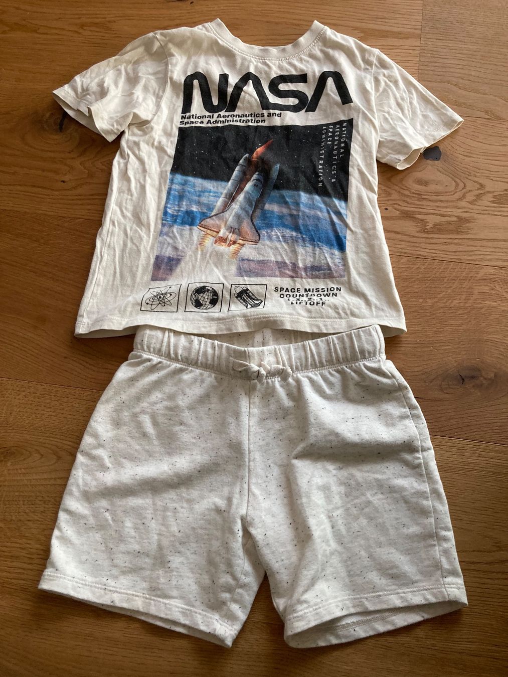Kleiderpakete & -sets: Shirt & Shorts – Gebraucht aus Bülach von Stellina72
