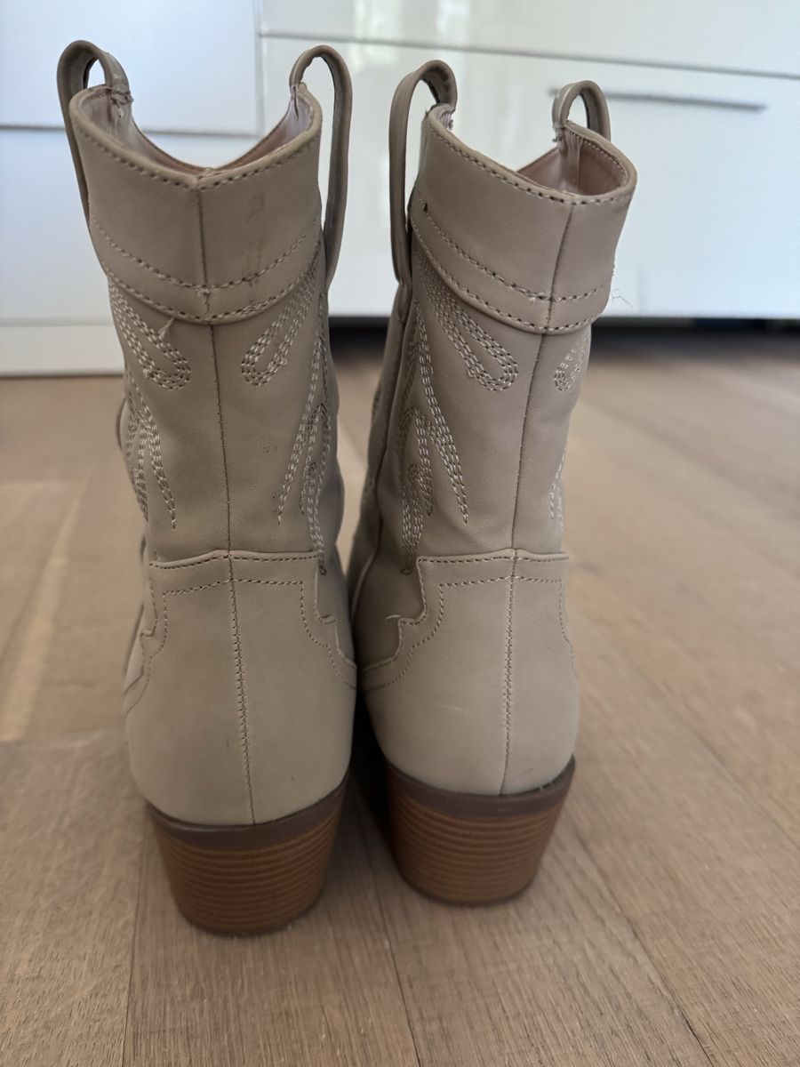 Scarpe da donna: Stiefel Beige Grösse 38 Neuwertig – Usato da Zürich venduto da sta_hr9h 1