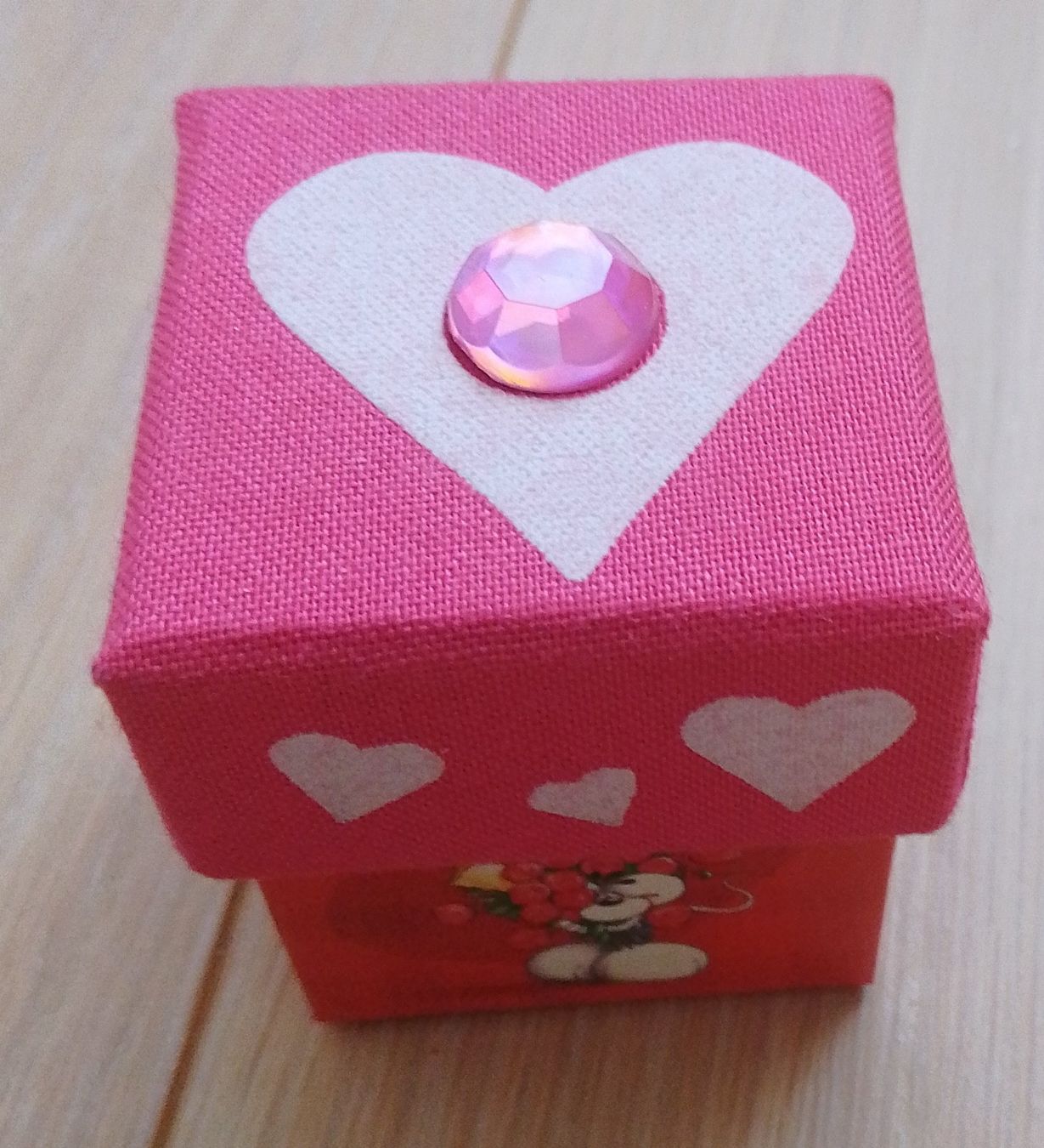 Tutte le decorazioni: Diddl Dösli rosa mit Herzen Karton 4 x 4 x 4,5 cm – Nuovo (secondo la descrizione) da Wohlen AG venduto da salamanderspielwaren