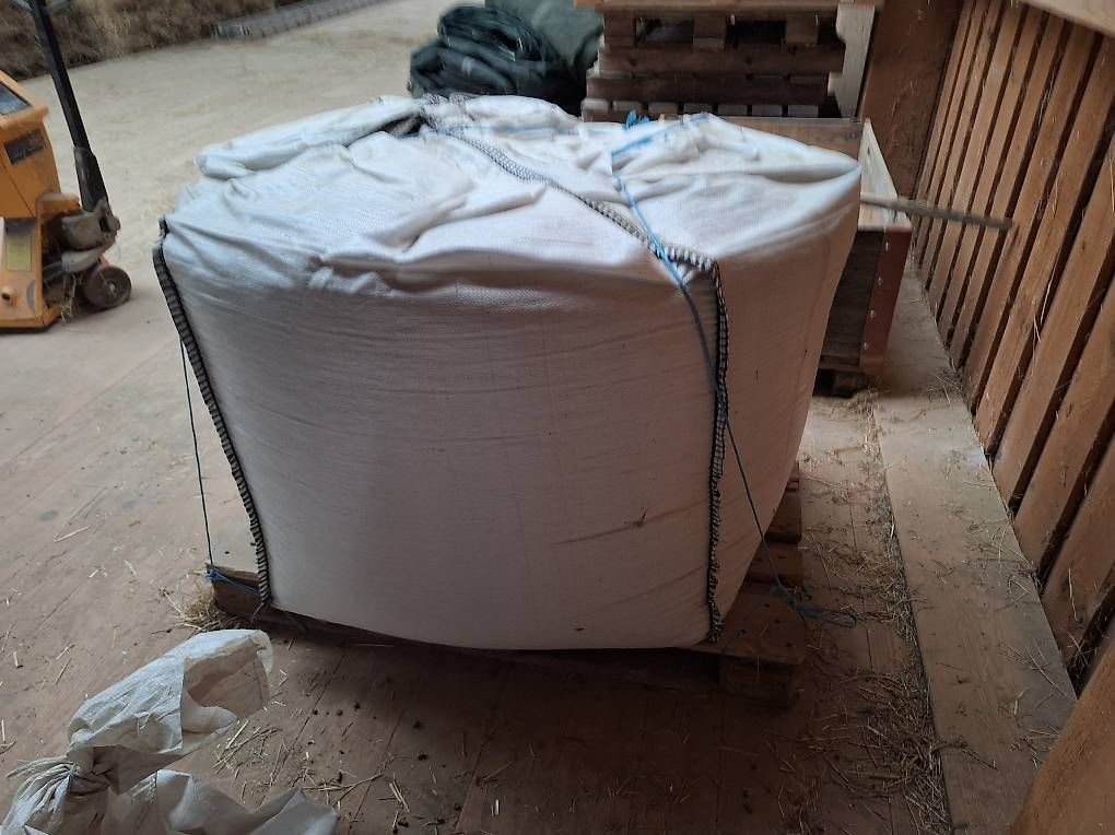 Materiale di riempimento: Esparsette  Cobs – Usato da Wangen ZH venduto da Kurvepuur