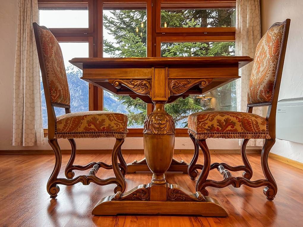 Set di tavolo e panche: Tisch mit 6 Gobelin-Stühle – Usato da Arlesheim venduto da artbeti 1