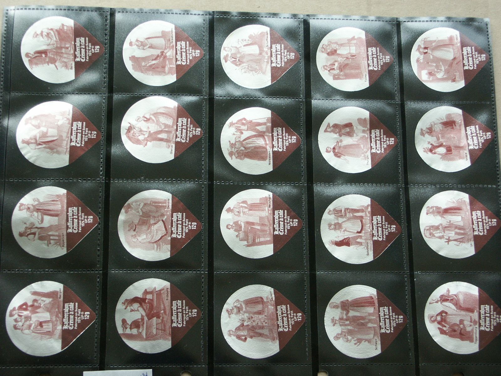 Kaffeerahmdeckel: Serie  203 D  Trachten   silberfarbig – Gebraucht aus Niederglatt ZH von herzblatt5449