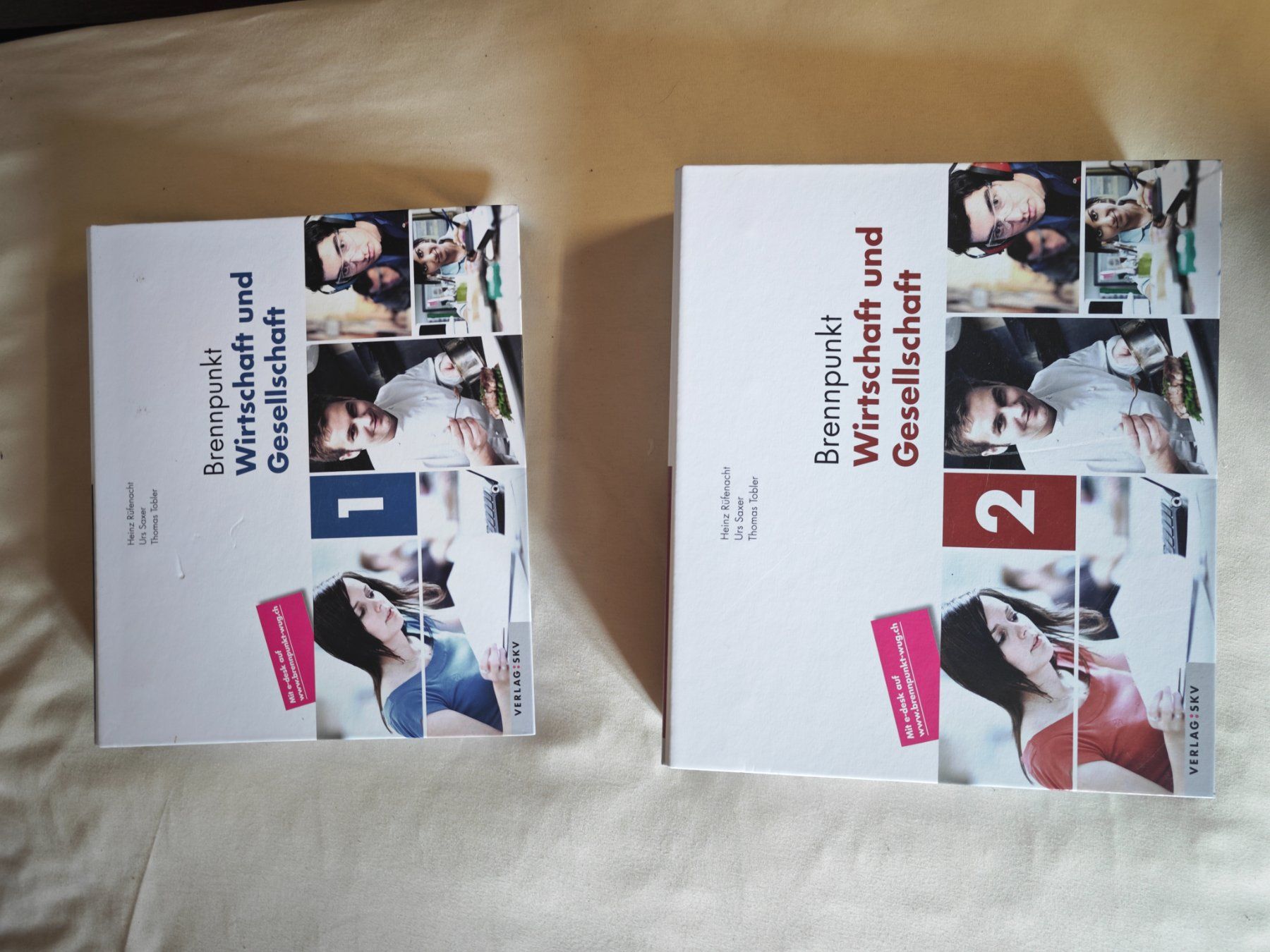 Libri: Brennpunkt Wirtschaft und Gesellschaft 1+2 – Usato da Schleinikon venduto da Davidfeer7