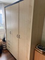 Holzschrank