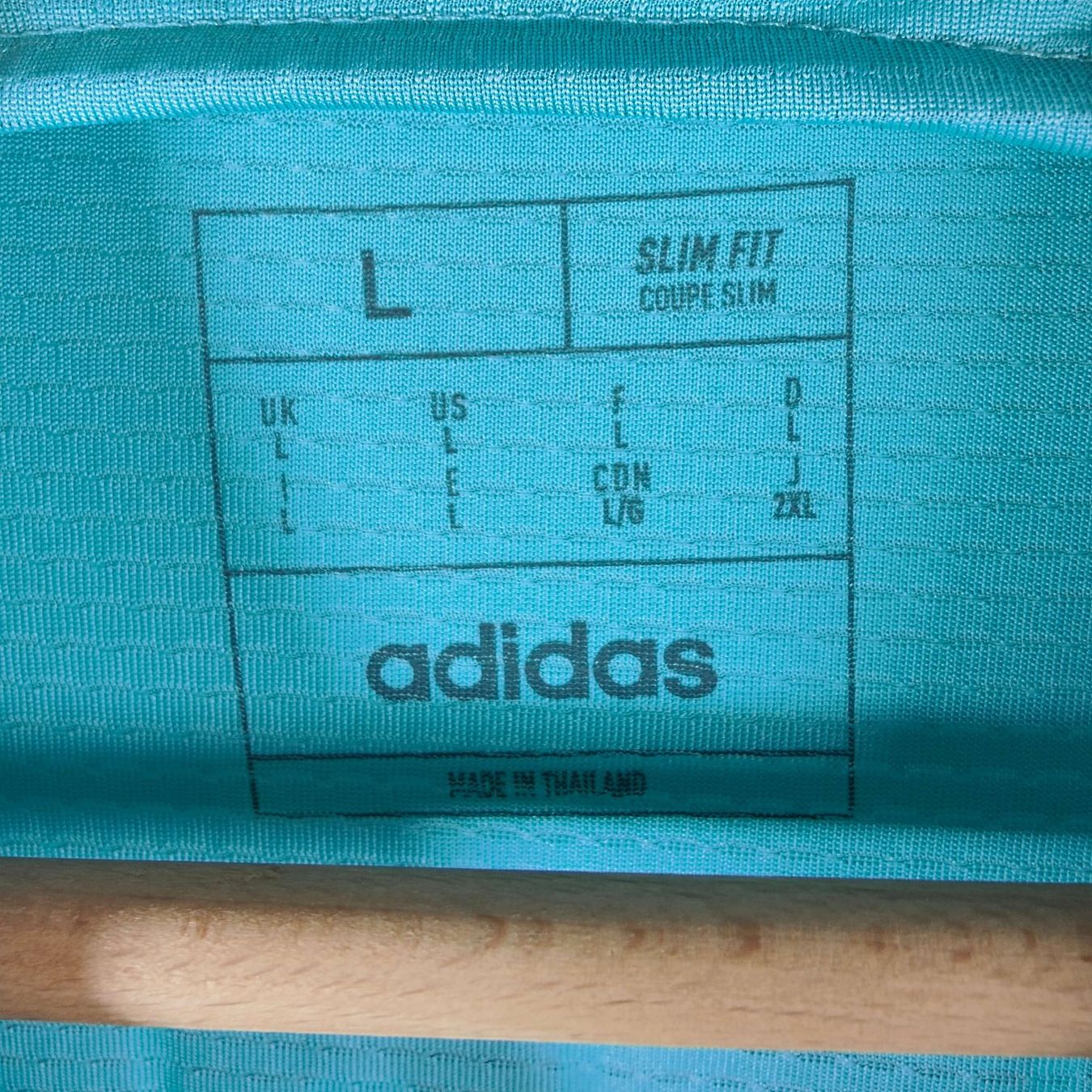 Inter Miami Canottiere & Pantaloni: Original 2024-25 Inter Miami Third Trikot Messi – Nuovo e nell'imballaggio originale da Martigny venduto da eternalpitch 2