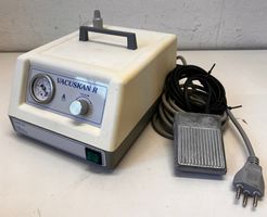 Nuovag Vacuskan R Vakuumpumpe mit Fussschalter.