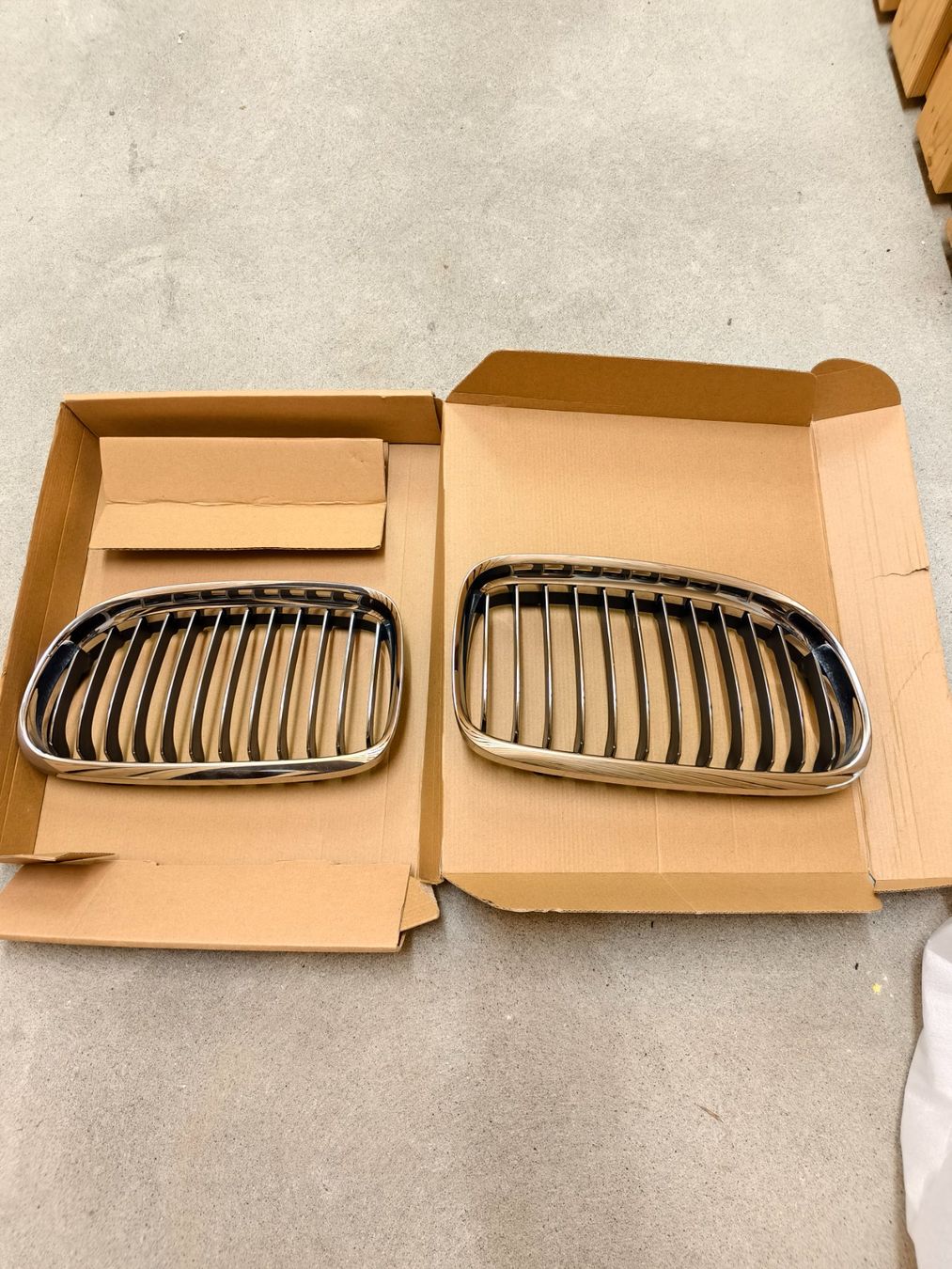 BMW Alle Autoersatzteile: Original BMW 3er E90 / E91 LCI Nieren Kühlergrill – Gebraucht aus Wünnewil von kushakiller