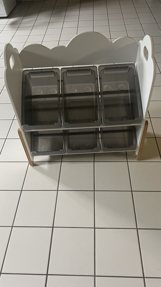 Scaffali: Kinderregal – Usato da Bretzwil venduto da .Schoggi. 1