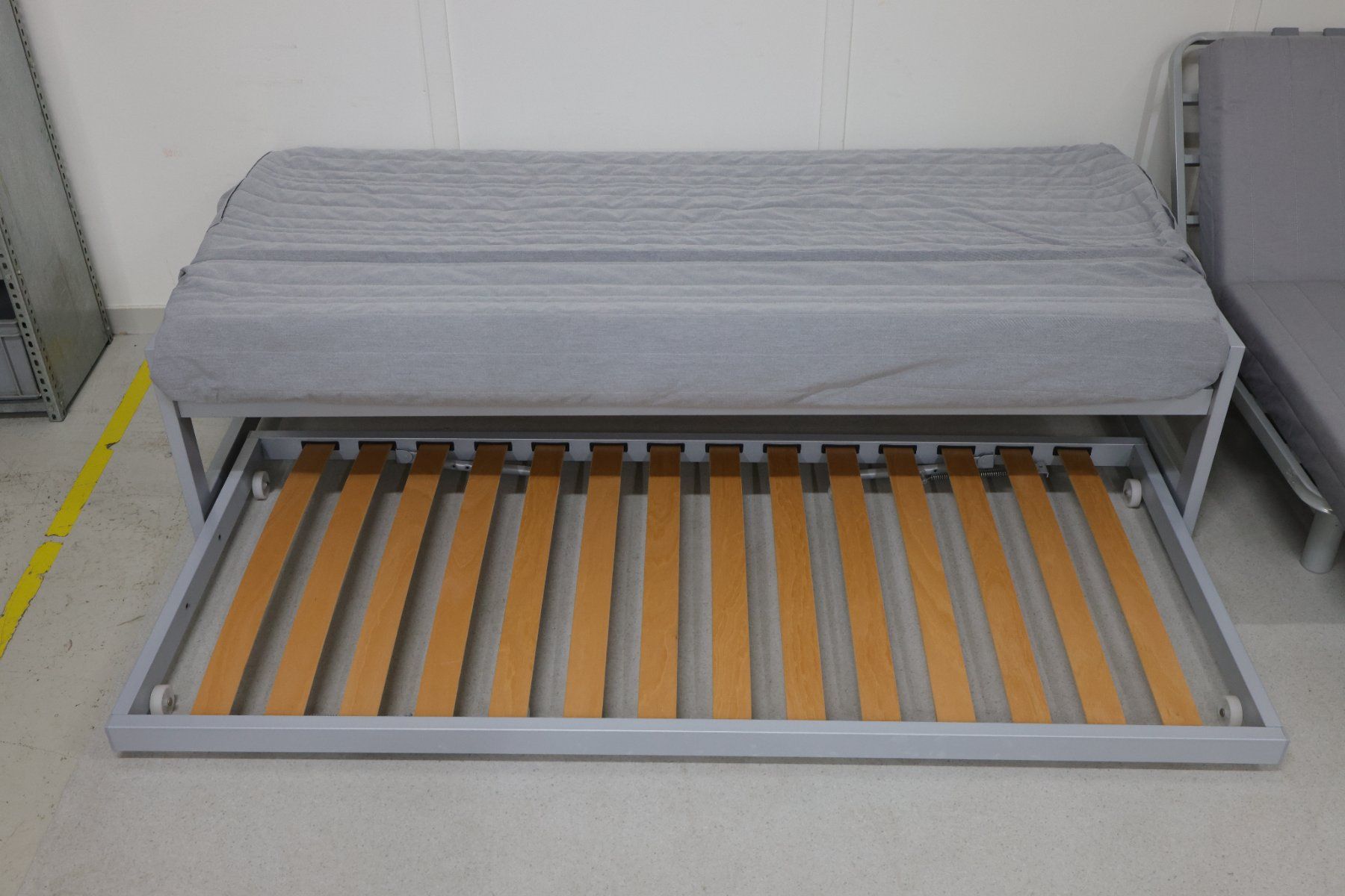 Ikea Divani: Einfaches Bettsofa – Usato da Volketswil venduto da brockipfannenstil 1