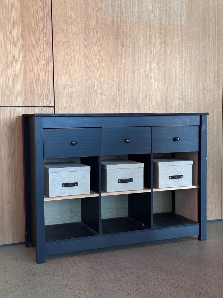 Cassettiere: Sideboard schwarz mit Schubladen – Usato da Zürich venduto da ...._---_..