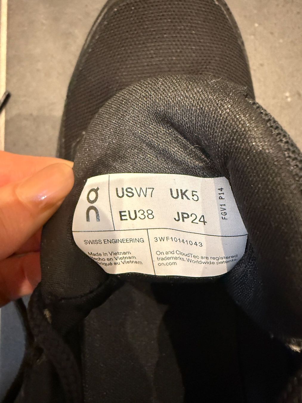 On Scarpe da donna: ON - Cloudrock Waterproof – Usato da Frick venduto da mast.borer 6