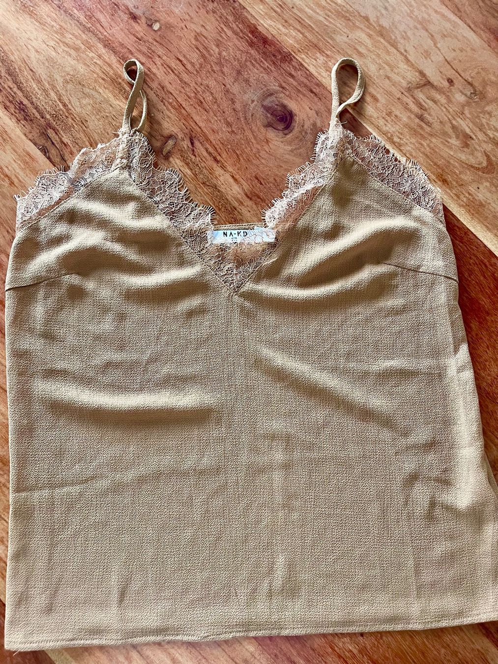 Na-kd Top: NA-KD Tank-Top mit Spitze, Gr. 36, hellbraun – Usato da Wangen b. Olten venduto da VeraHa