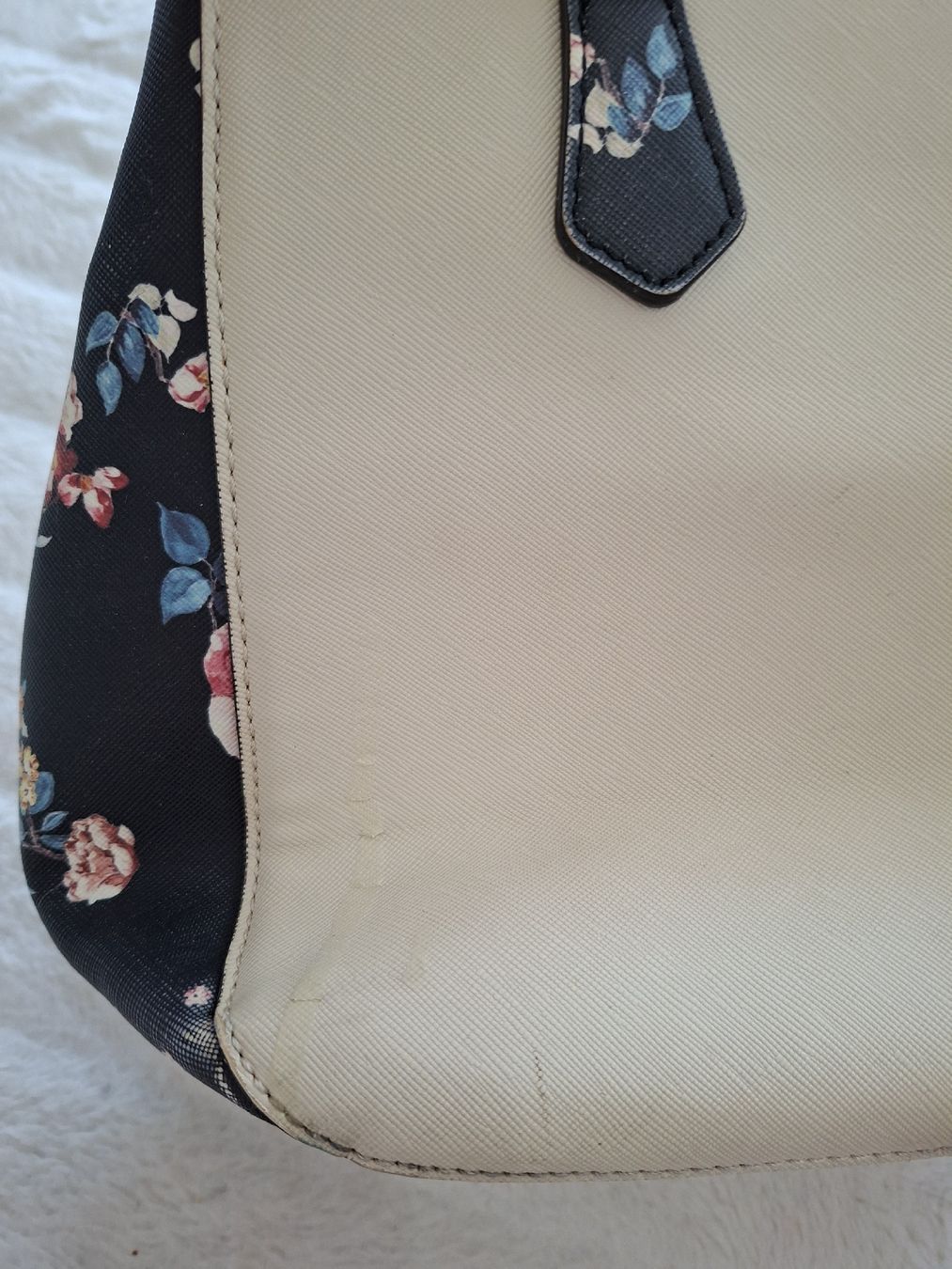 Guess Borse da donna: Sac à main Guess fleurs beige/noir – Usato da Renens VD venduto da ser_j2fn 5