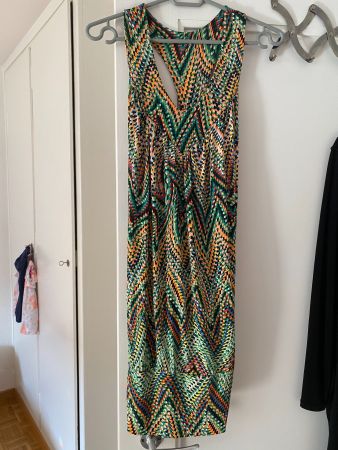 Farbiges Strandkleid