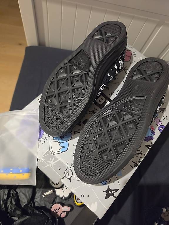 Converse Damenschuhe: BTS BT21 Converse Schuhe Grösse 37.5 – Gebraucht aus Rüthi (Rheintal) von csc_9ybq 1