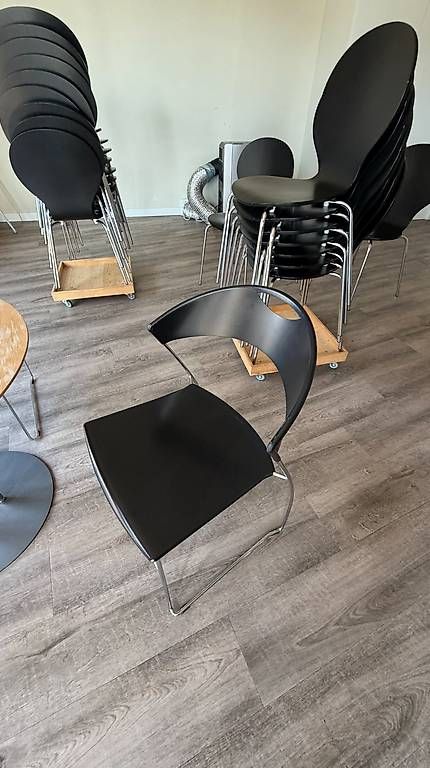 Set de table et chaises: Design Tisch-Set mit 3 Stühlen – D'occasion à Lyss par rap_r6zb 1