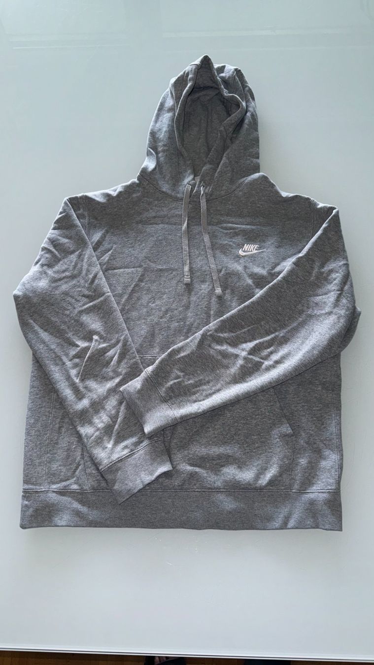 Nike Maglioni & Felpe: Pull Nike gris – Nuovo (secondo la descrizione) da Chêne-Bougeries venduto da Danny.dsbll