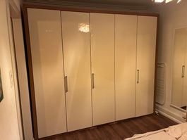 Kleiderschrank weiss glänzend (261 x 225 x 60cm)