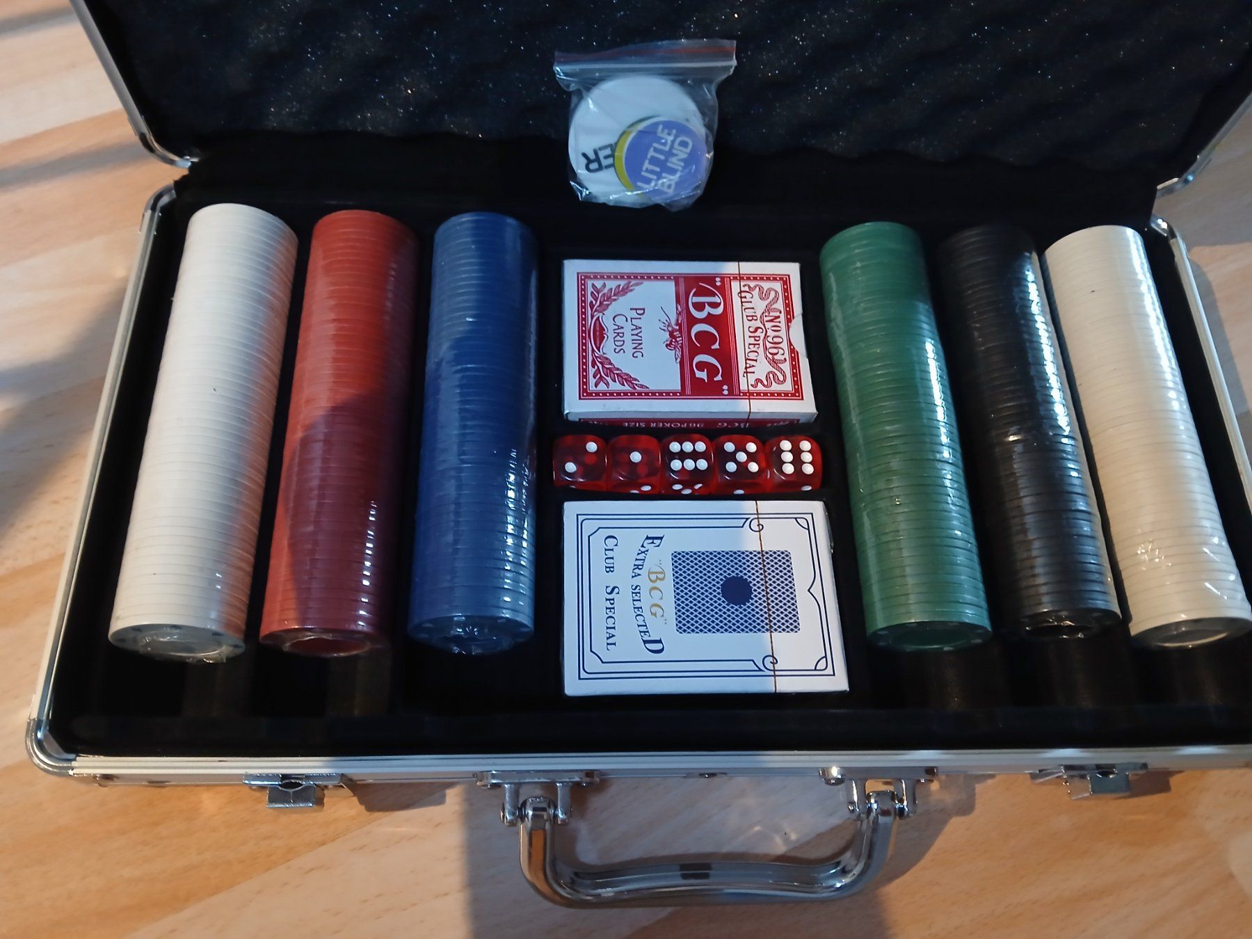 Jeux: Poker Set – Neuf avec emballage d'origine à Bärschwil par kik_c28v 3