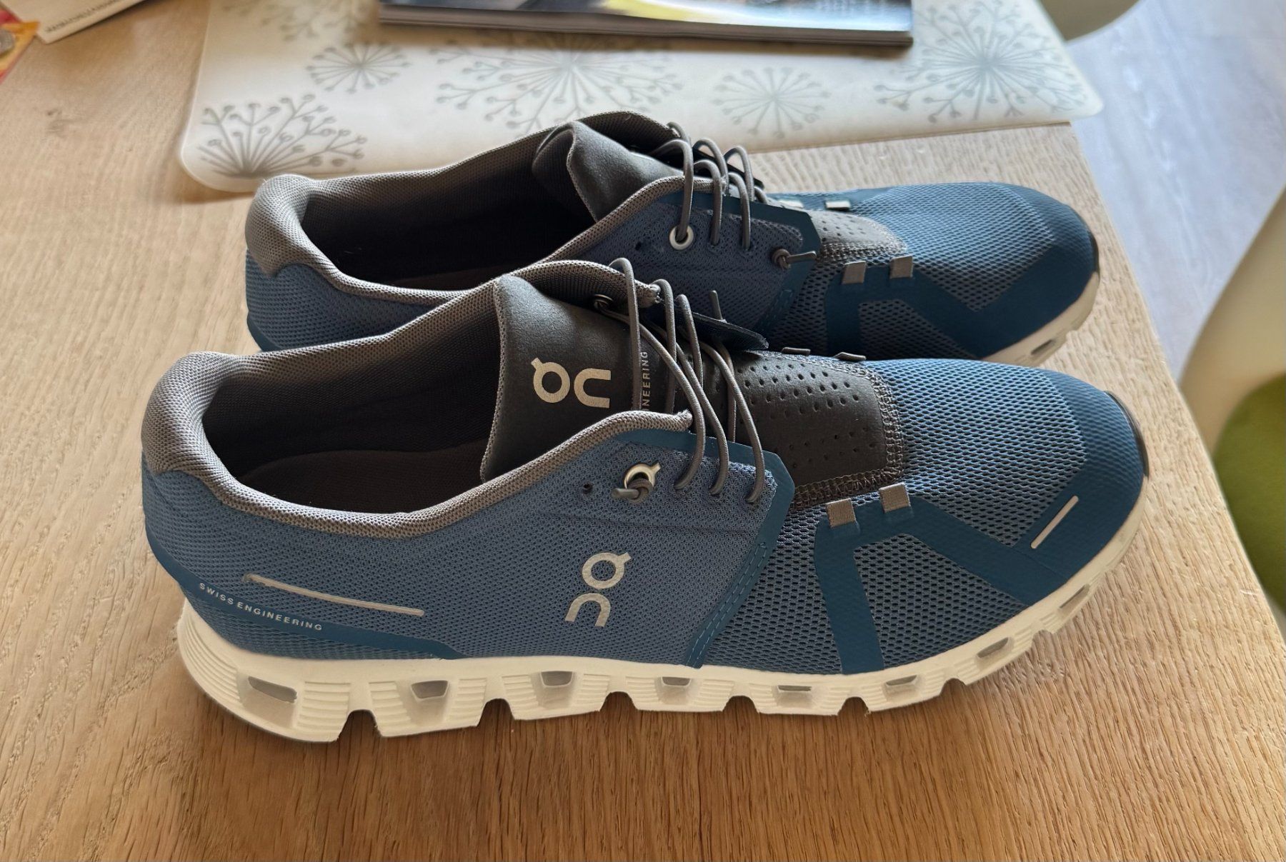 On Scarpe da uomo: On Cloud 5 – Usato da Rothrist venduto da 2six0