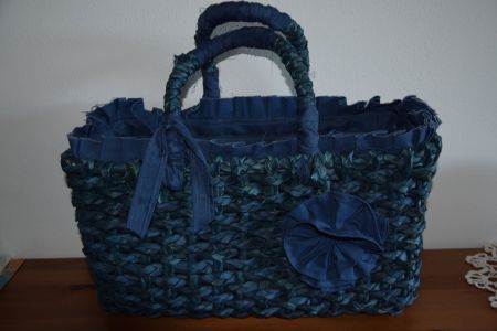 Geflochtene Tasche aus Stroh