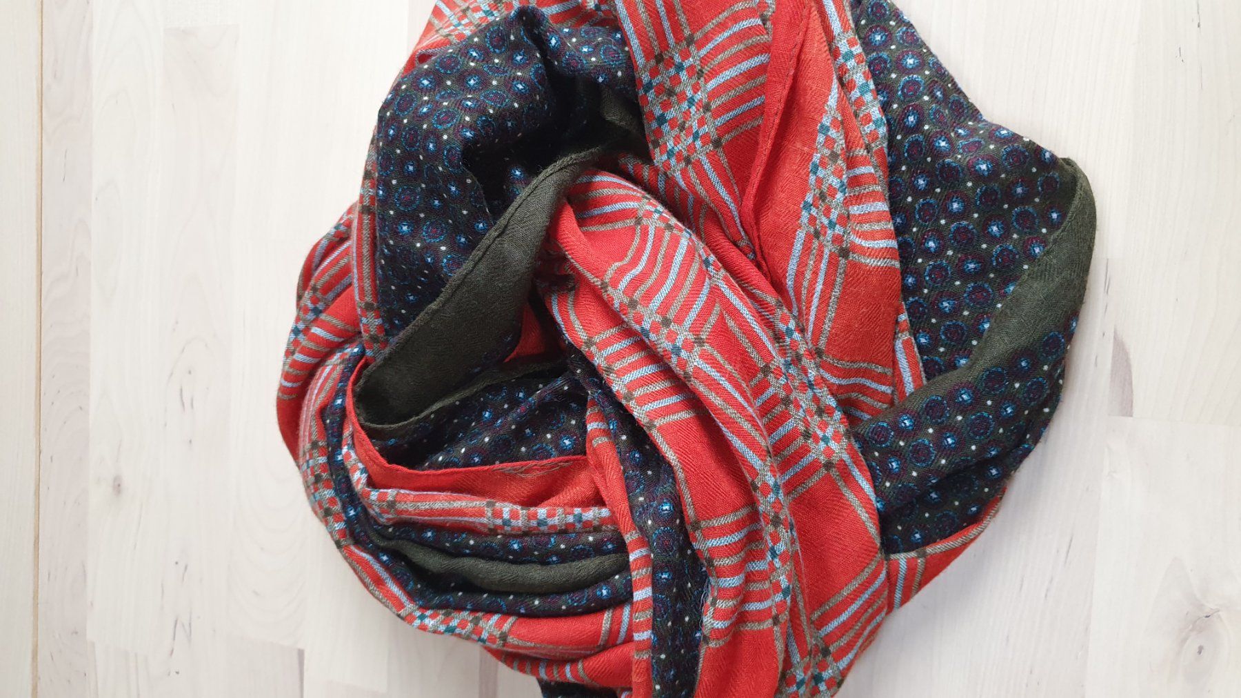 Foulards & écharpes: Schal mit Orange – D'occasion à Brüttisellen par Kluba 1