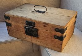 Ancienne boite en bois 31 cm x 18,5 cm x 13 cm Poids = 700 g