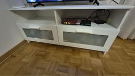 Weisser IKEA TV-Möbel
