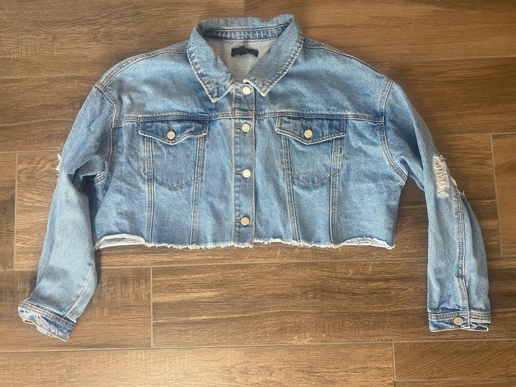 Jacken: Missguided Jeansjacke distressed-Look oversized Gr. 46 - 50 – Gebraucht aus Pratteln von a23_j2gs 1