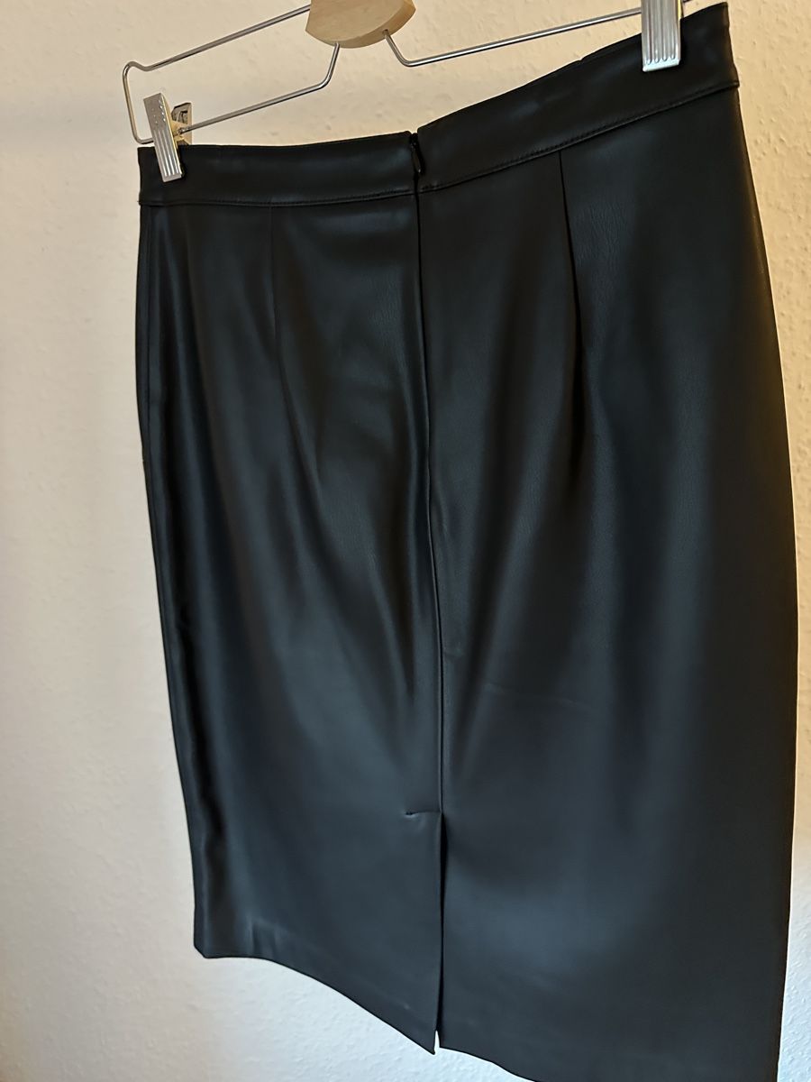 Mango Gonne: Jupe effet cuir noir Mango – Nuovo (secondo la descrizione) da Genève venduto da Kamill79 2