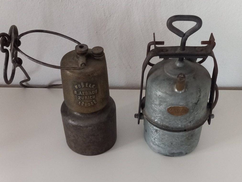 Alle Dekorationen: 2 Karbid Bergbaulampen – Gebraucht aus Langnau am Albis von Charlytheant