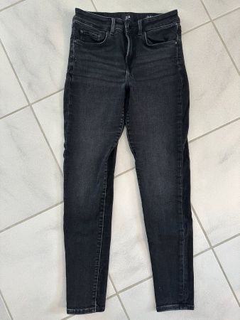 Neuwertige schwarze Thermo-Jeans (C&A, Gr. 38)
