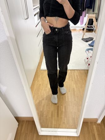 Jeans schwarz Grösse 32 gute Zustand