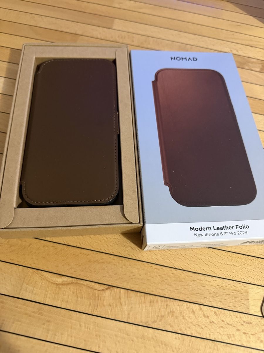 Cover & Protezioni schermo: IPhone 16 pro Nomad Modern Leather Case  Brown – Usato da Flumserberg tannenboden alp venduto da pedroredshoes 2