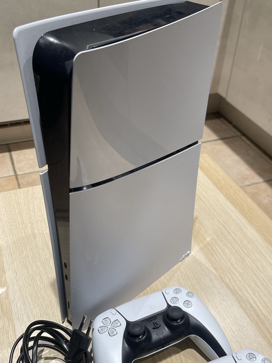 Sony Controller: SONY PLAYSTATION 5, AVEC 2 MANETTES, – Usato da Biel/Bienne venduto da ML31 1