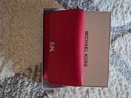 Je vends le portefeuille MK présenté sur la photo.