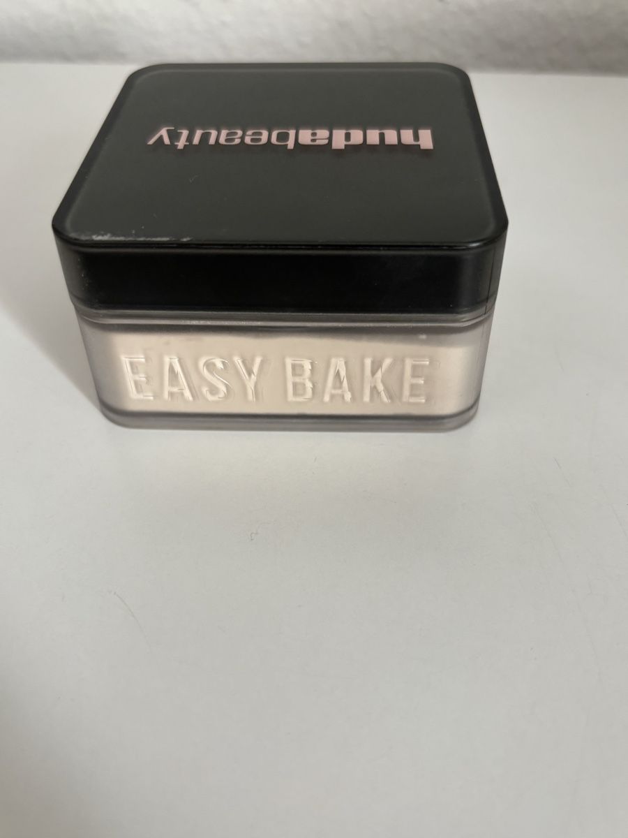 Huda Beauty Make-up: Poudre libre Huda Beauty Pound Cake – Nuovo (secondo la descrizione) da Lausanne venduto da LILI0125