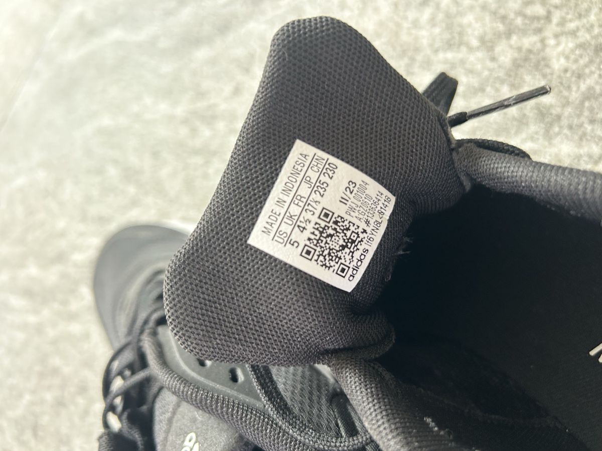 Adidas Chaussures garçon: NEU ungebraucht Adidas Turnschuhe Sneaker – Neuf (Voir description) à Küssnacht am Rigi par Happy_home 5