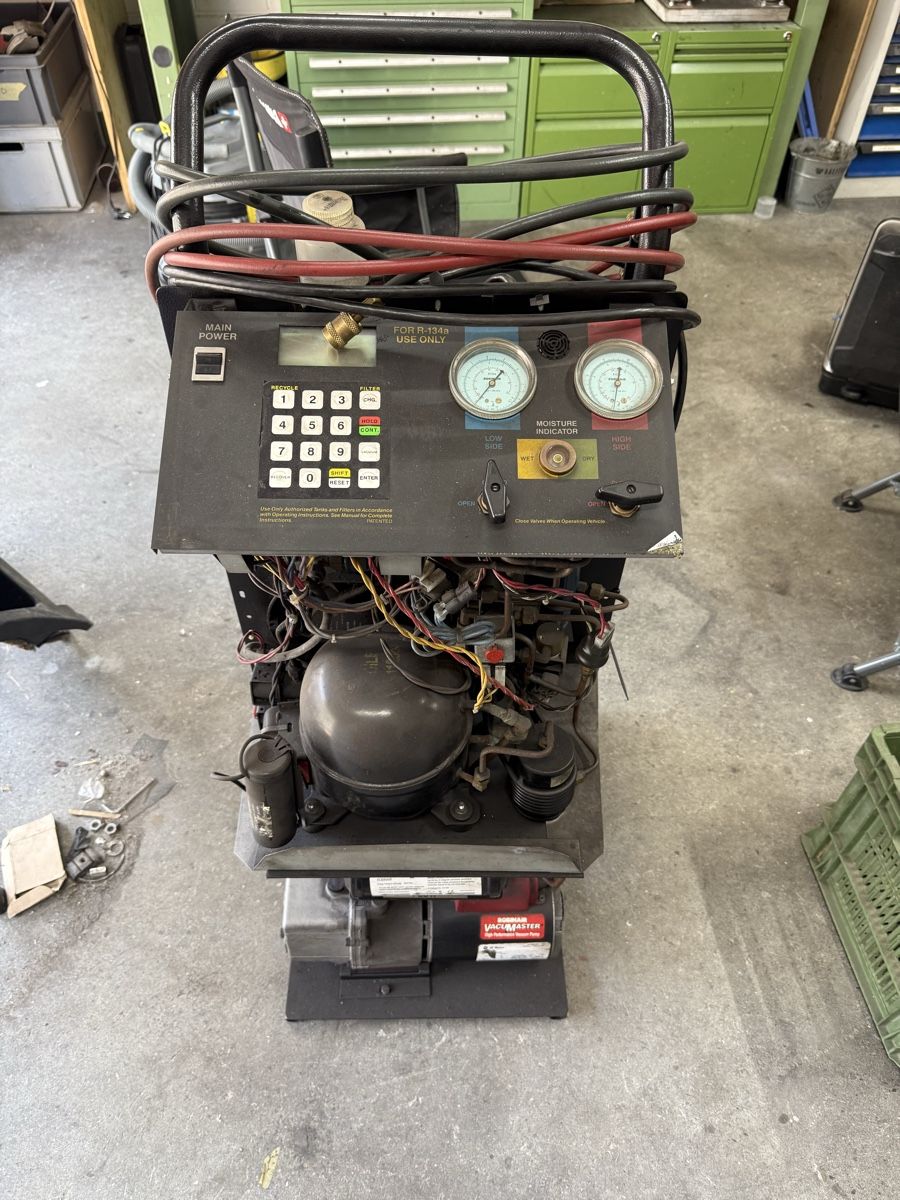 Toutes les machines: Klimawartungsgerät Robinair – Défectueux à Dierikon par E28_Freak