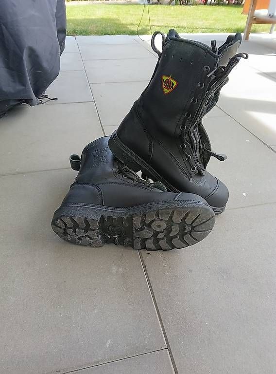 Scarpe da uomo: Feuerwehrstiefel Haix Gr. 42 – Usato da Wittenbach venduto da loggolo