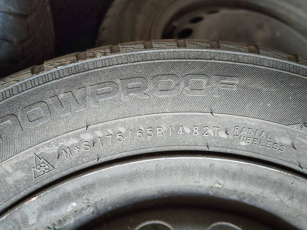 Pneumatici & Ruote complete: Autoreifen – Usato da Einsiedeln venduto da Valeria89 1