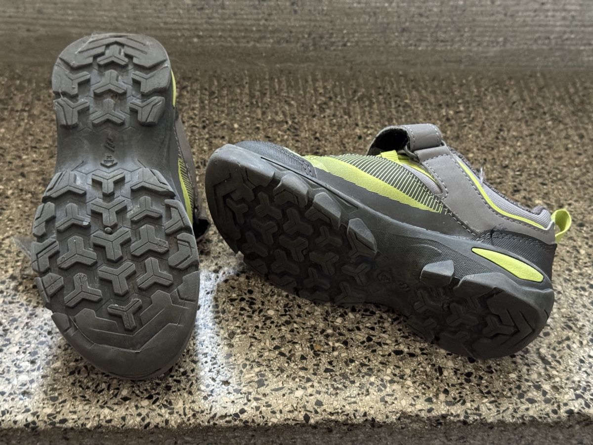 Decathlon Schuhe für Jungen: Chaussures Quechua enfant (28) – Gebraucht aus Biel/Bienne von inf_mr5w 3